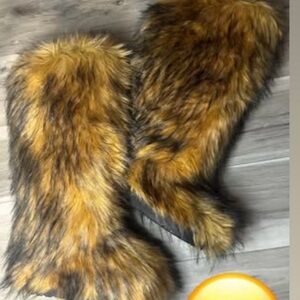 Faux Fur Leg Warmers in Brown and Black